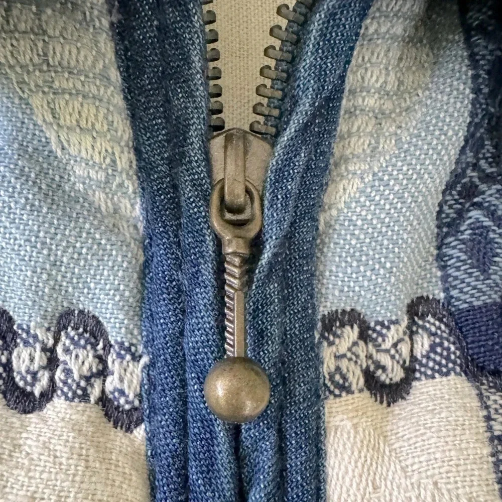 ChrysAntheme Vintage quilted woolen vest w/full zip front, blue collar & piping